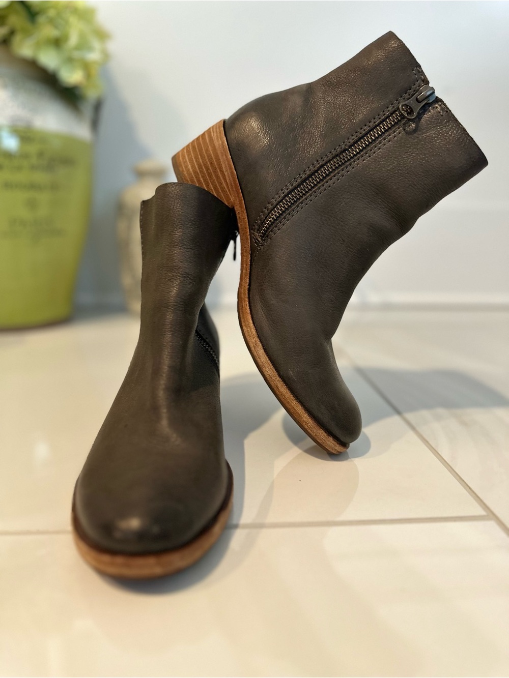 Women’s Size 7 Kork-Ease Mayten Zip Ankle Boots – Dark Grey Leather